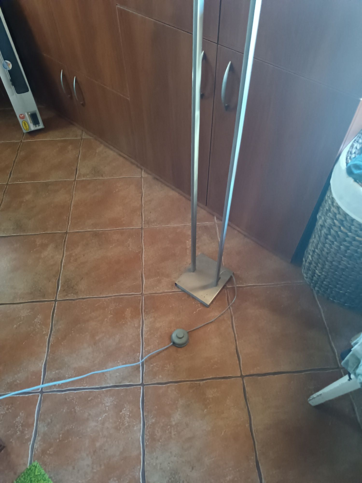 Dwie lampy Stojąca i Żyrandol