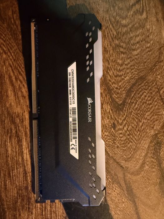 Pamiec Ram rgb ddr4 3000Mhz 16Gb Corsair