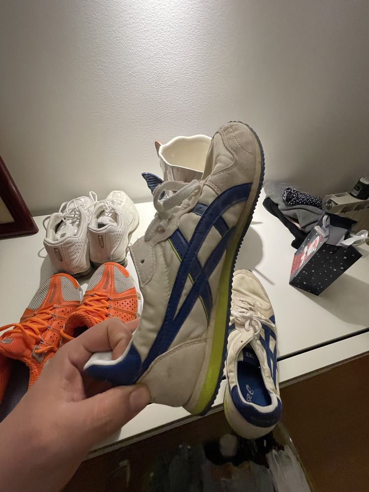 Tenis asics brsncos e azuis bom estado