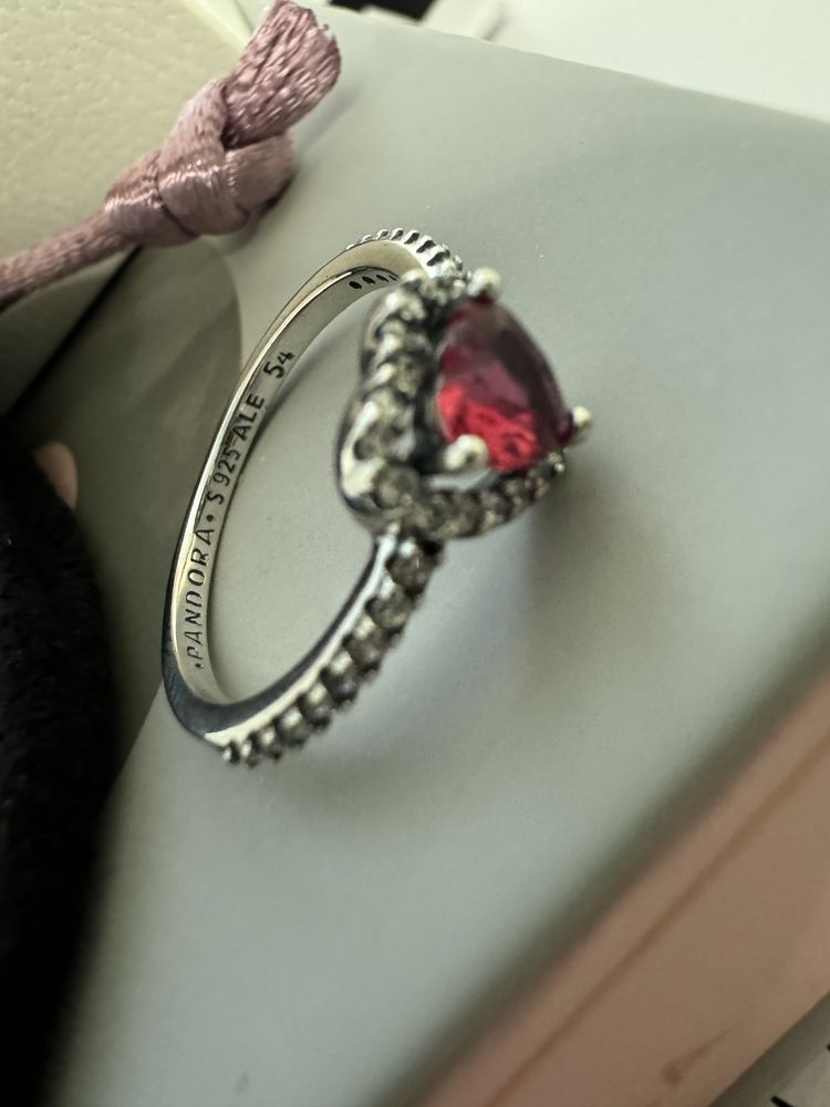 Серебрчное кольцо Pandora s925 ale "Червоне серце"