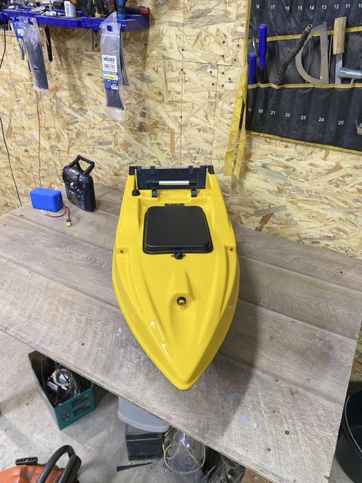 Новий прикормочний кораблик з пвтопілотом skiper