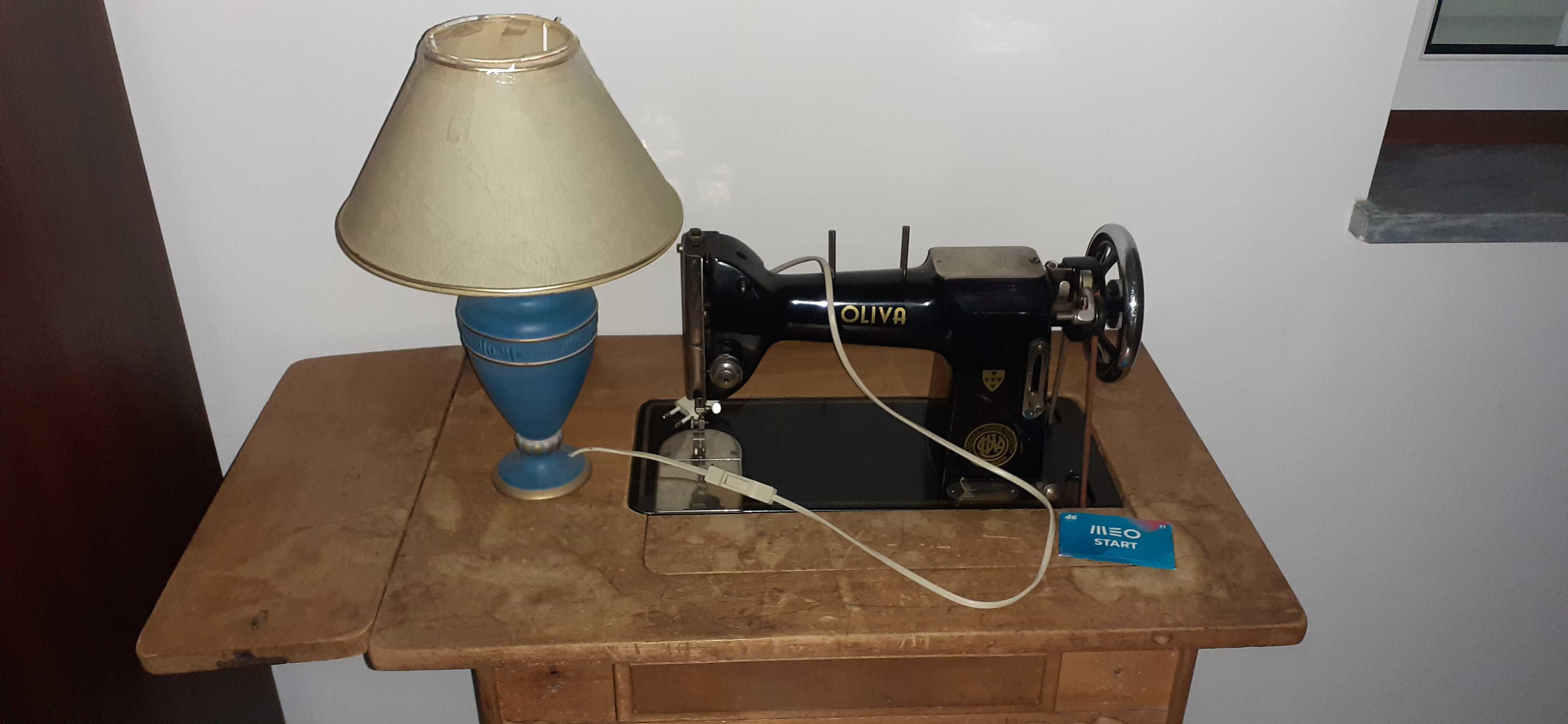 Maquina Costura Oliva com pedaleira