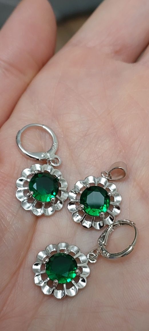 Srebrny komplet biżuterii zielone oczko