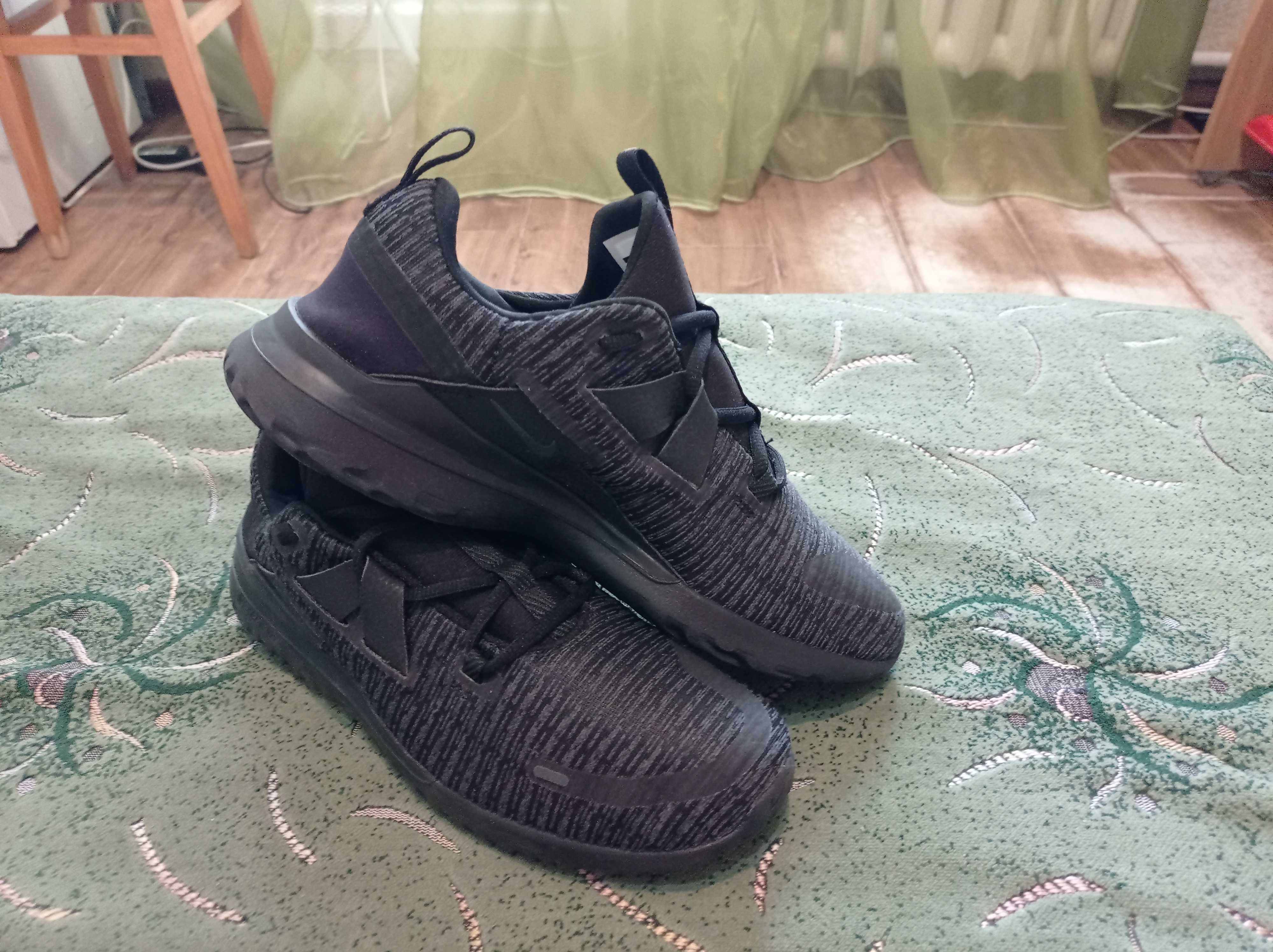Кроссовки NIKE renew arena running  оригинал размер-42 стелька- 27 см.
