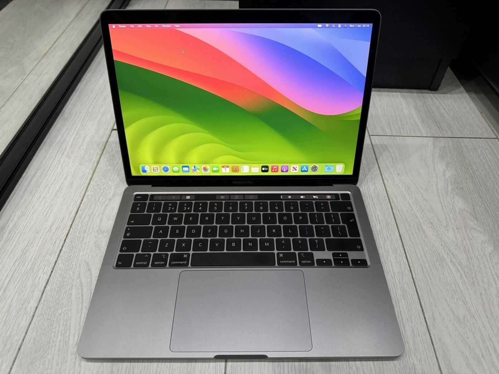 MacBook Pro 13 2020 M1 16/256GB Space/Silver 93 ц. Гарантія $1000