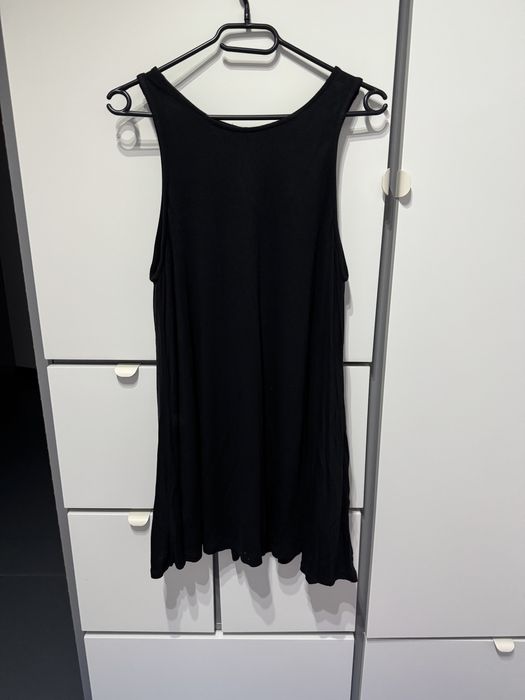 Sukienka bez rękawków rękawów z wycięciami L 40 Bershka czarna luzna