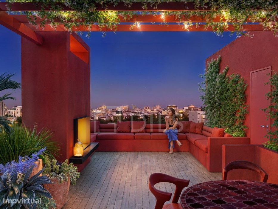 Apartamento T4 com piscina interior e garagem no Bairro Azul em Lisboa