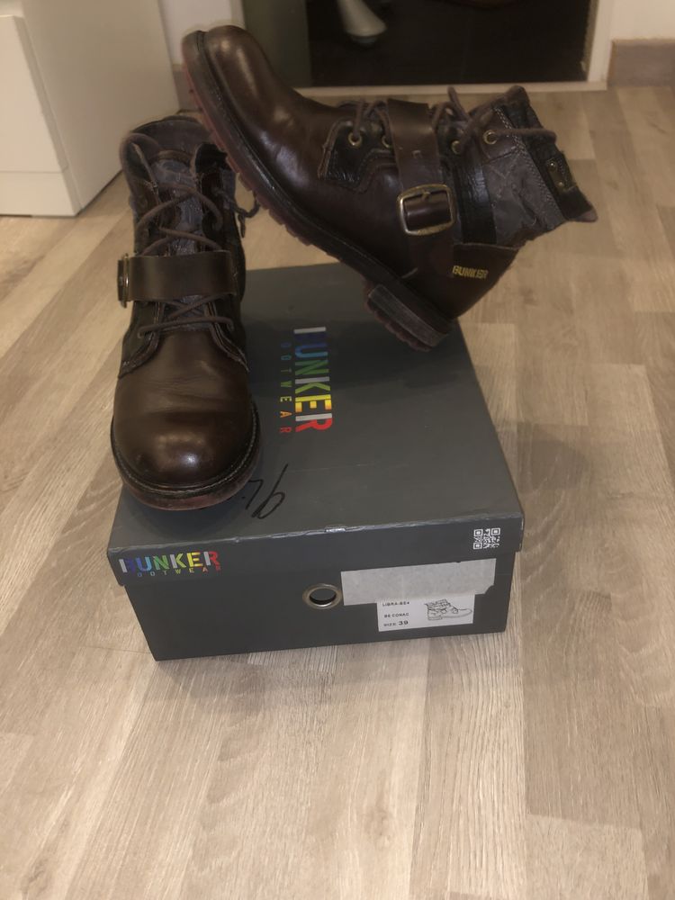 Botas de pele da marca bunker