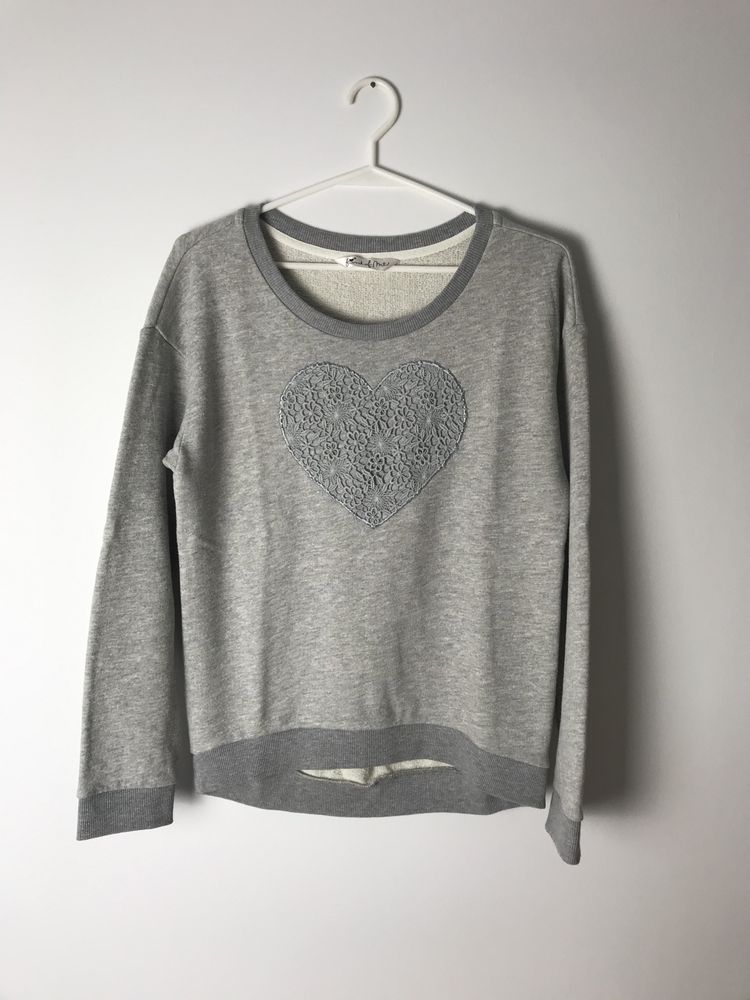 Szara ciepła bluza z haftem wyszyte serce basic casual minimal jesień