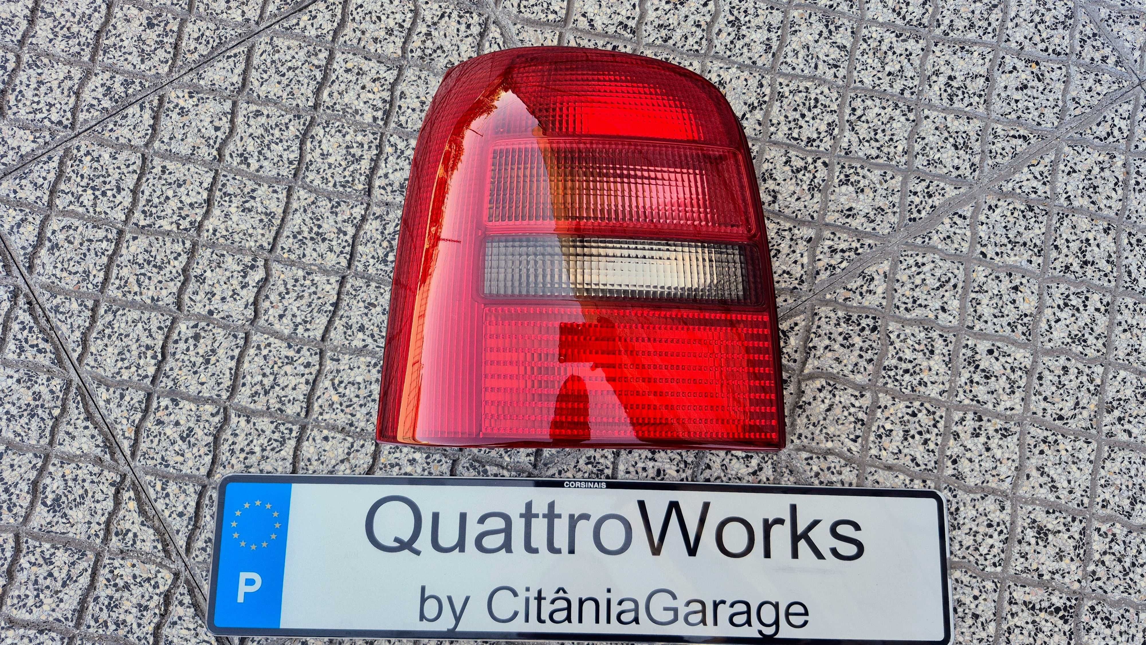 AUDI A4 B5 (8D)-Stop/Farolim Avant Esquerdo COMO NOVO 1996 até 2001