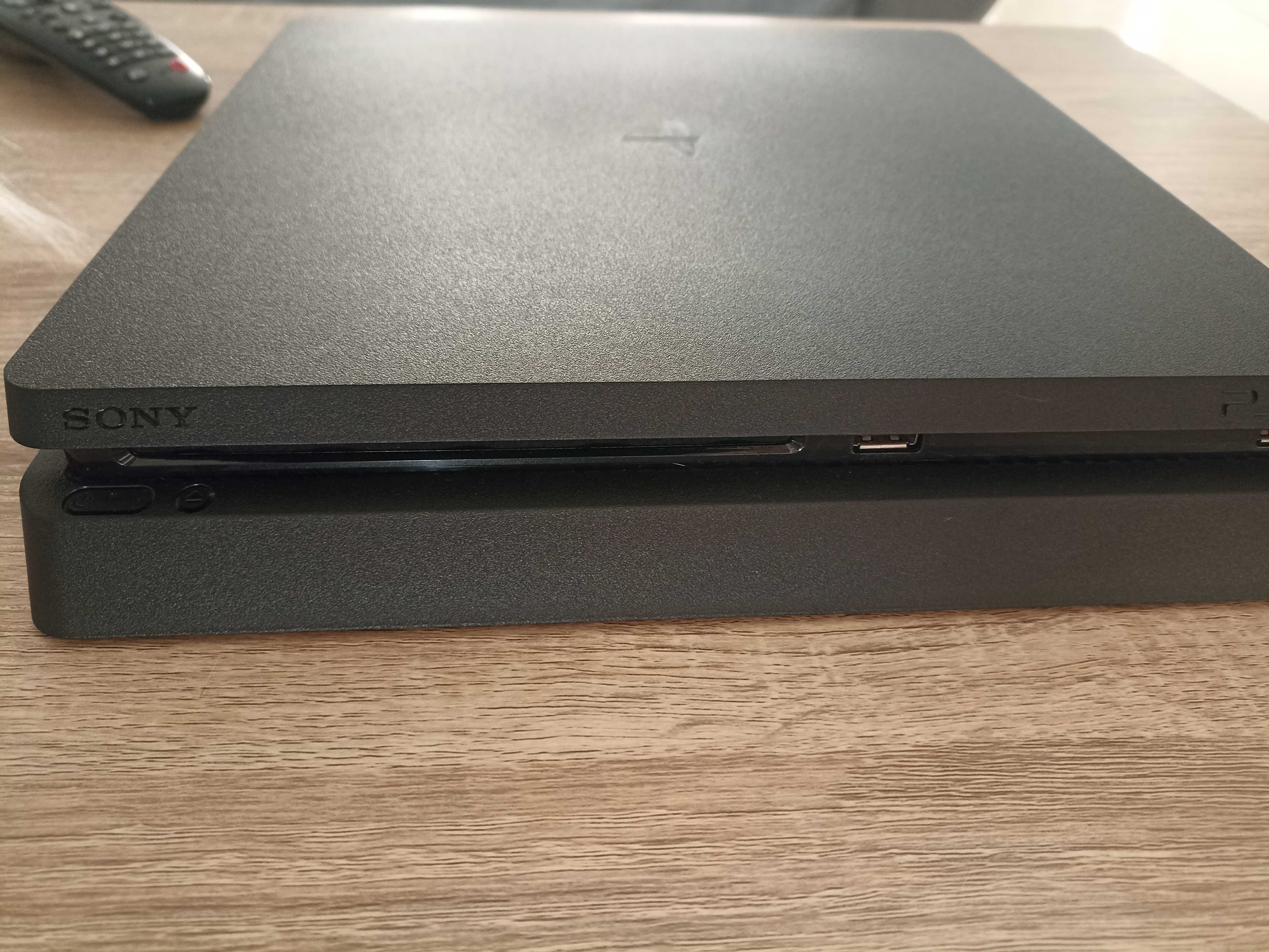 Ps4 como nova, pouco usada com comando original 1 TB