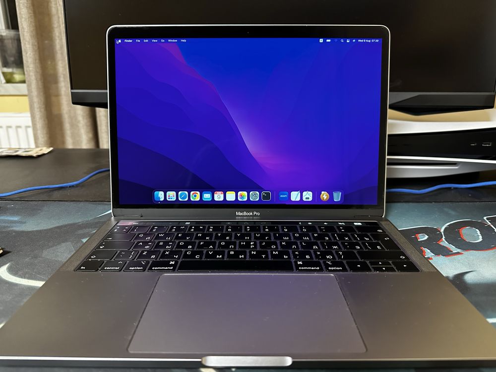 Apple MacBook Pro 13 2019 a1989 Intel Core i5 2.4 GHz 16Gb RAM 256 Gb