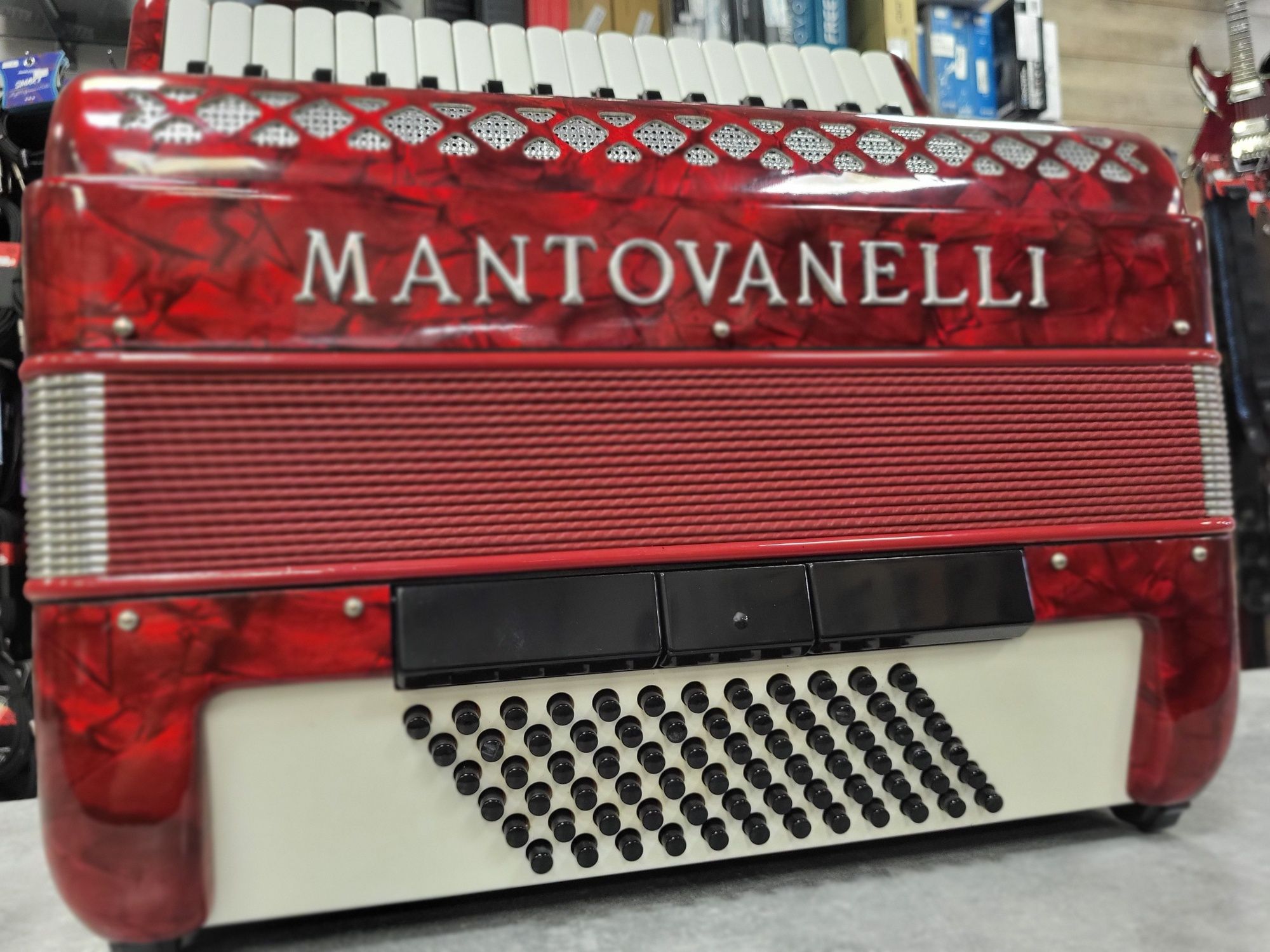 Akordeon MANTOVANELLI 72 4-chórowy  - stan fabryczny, RATY, F