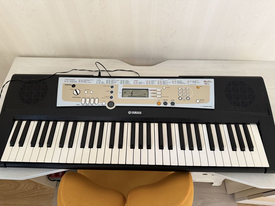 Yamaha PSR-R200 компактная портативная клавиатура