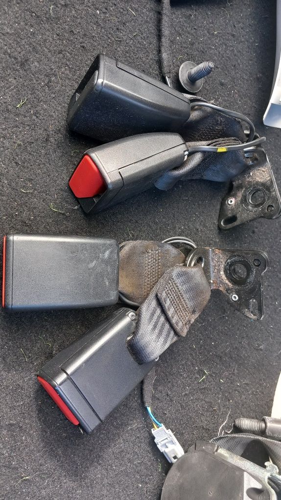 Cintos traseiros Renault Zoe e Renault Clio IV