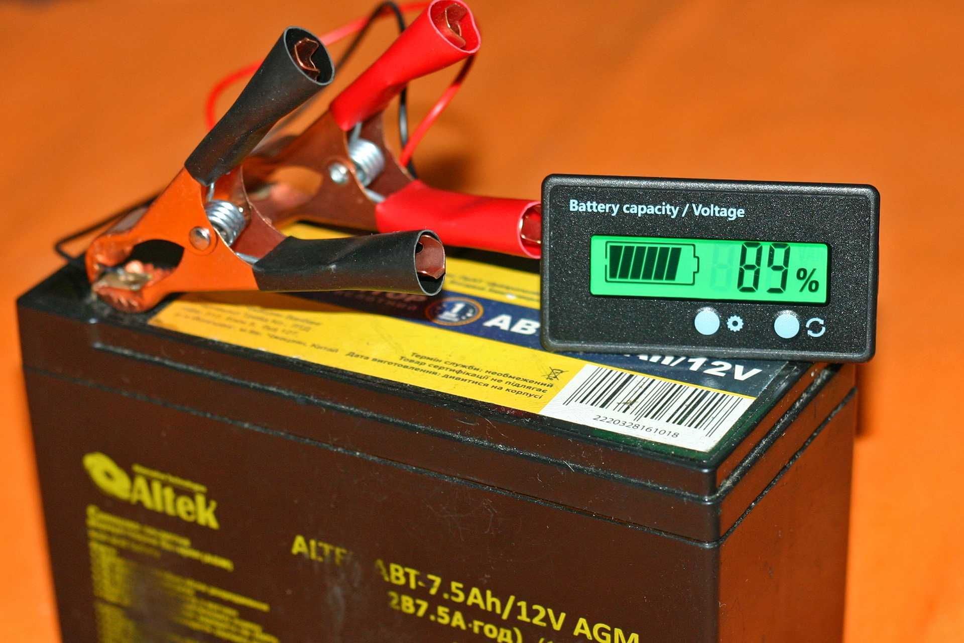 Универсальный индикатор заряда аккумулятора - свинец, литий Li-Ion/Fe