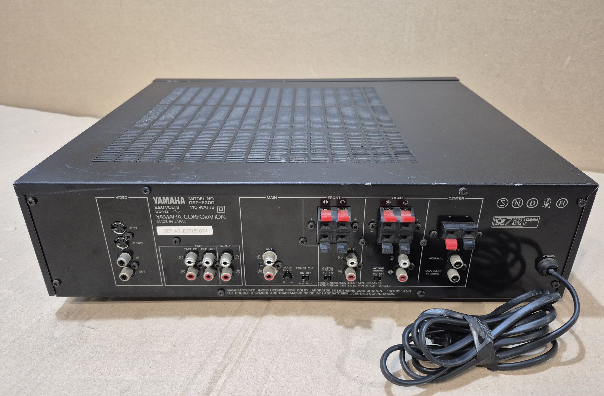 Wzmacniacz Yamaha DSP-E300