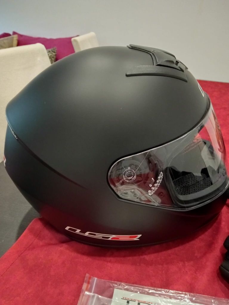 Vendo um capacete pouco usado,com luvas