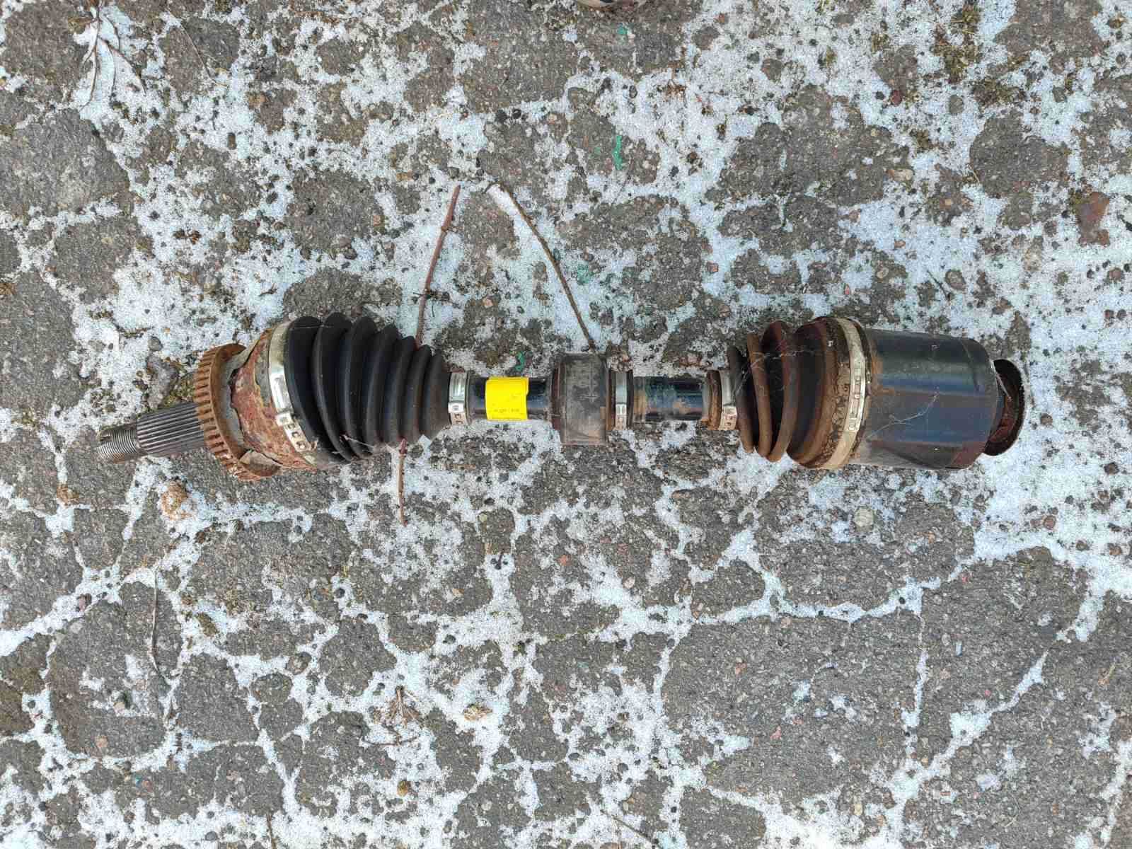 Піввісь Hyundai Santa Fe полуось права сантафе 49501-4Z680