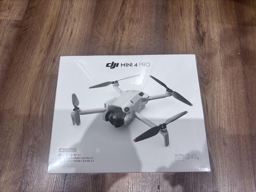 Dron DJI Mini 4 Pro Fly More Combo (RC 2) (nowy)