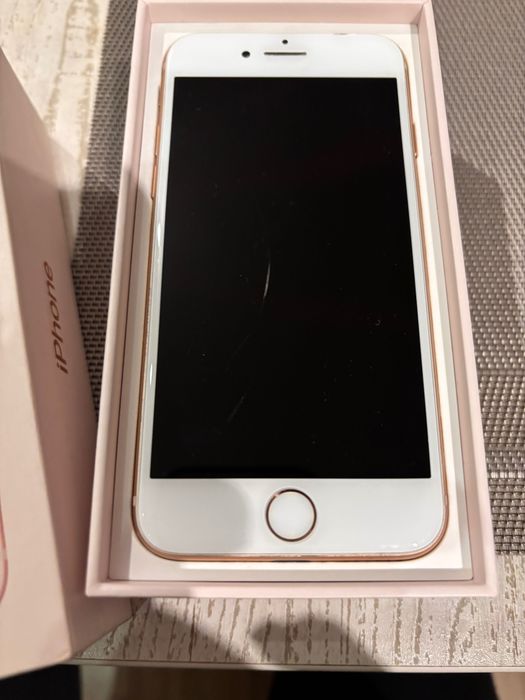 iPhone 8 złoty 64GB