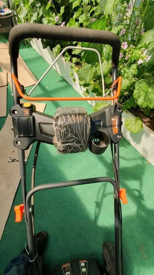 Kosiarka spalinowa marki FUXTEC