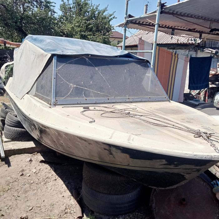 Продам лодку Крым с мотором Yamaha 25