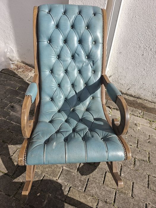 Cadeirão com repousa pés antigo