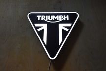 Podświetlane logo TRIUMPH, Neon LED, Reklama 3D, Kaseton, Prezent