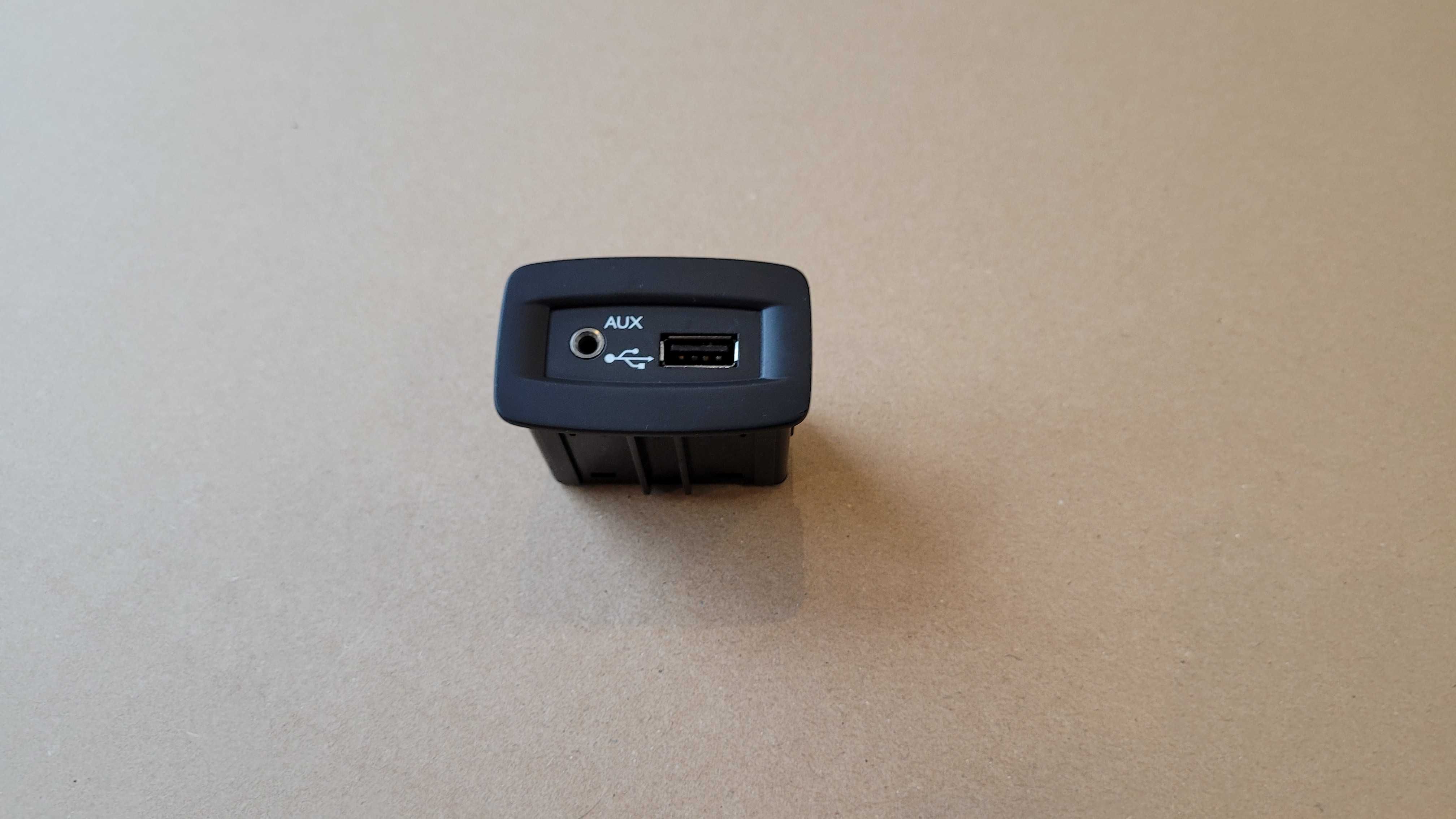 gniazdo czytnik usb AUX  Renault Megane III 3