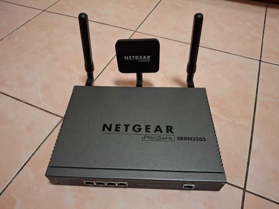 Бездротовий VPN-міжмережевий екран Netgear SRXN3205 (Wi-Fi)