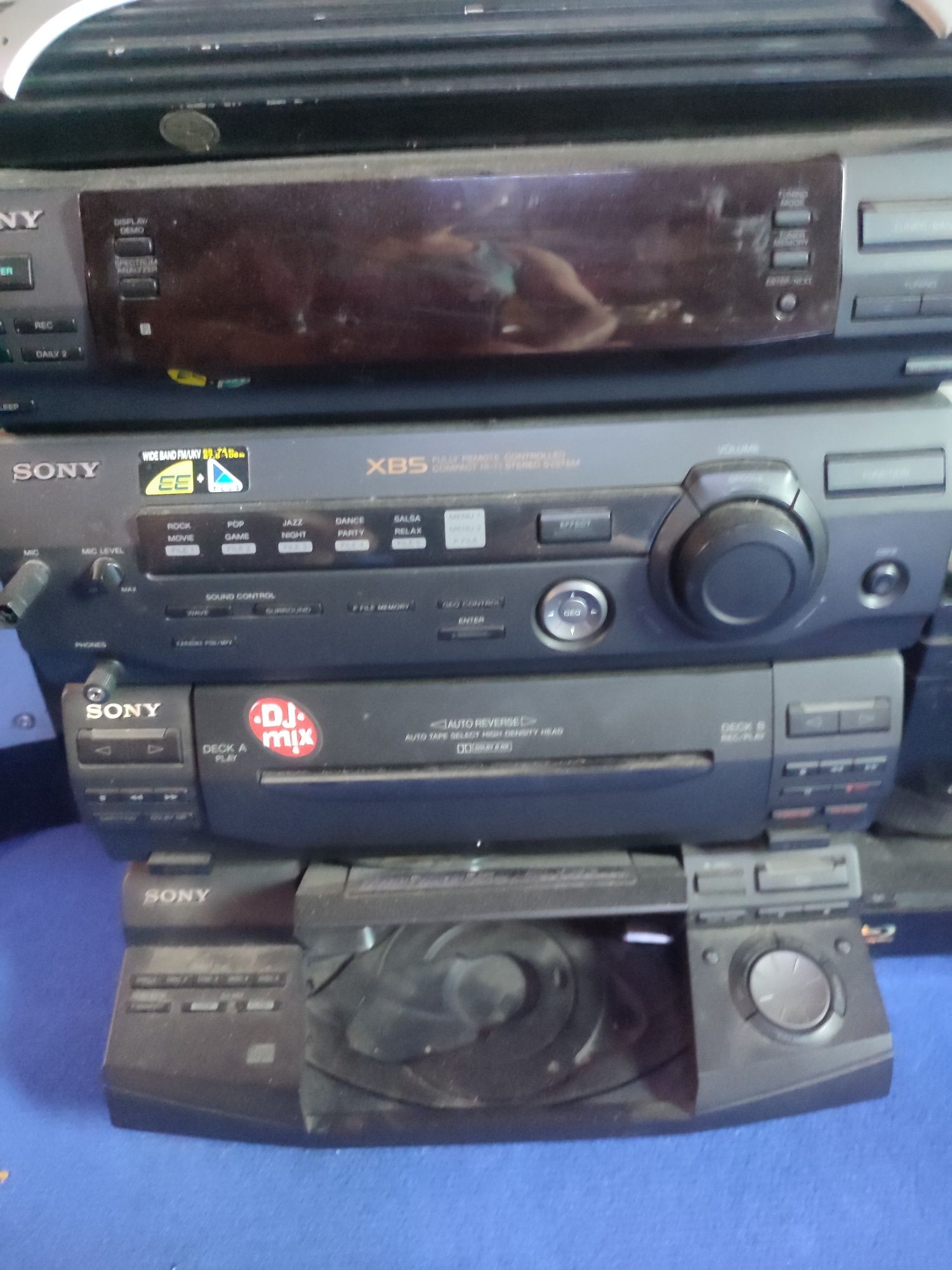 Продам музикальный центр sony xв5