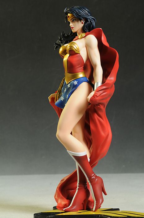 DC - Mulher Maravilha - DC Statues - estátuas- Wonder Woman 30cm