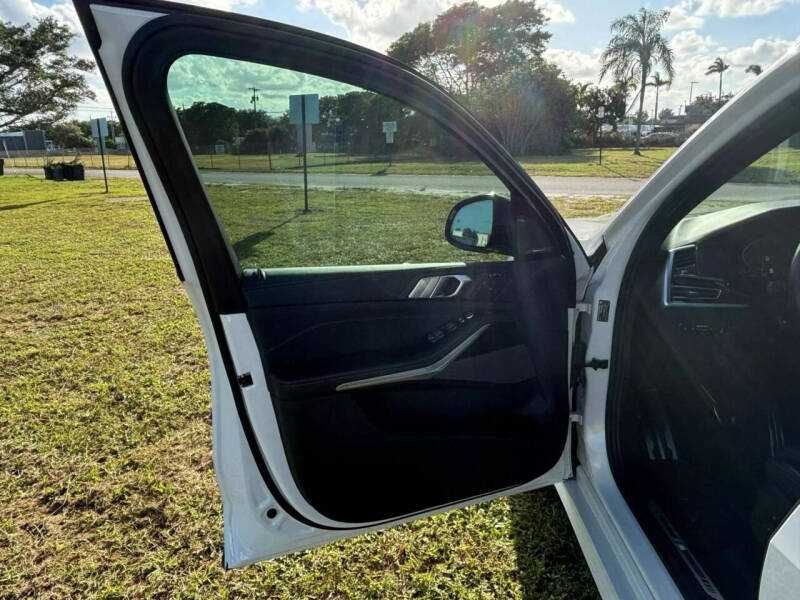 2021    BMW    X7