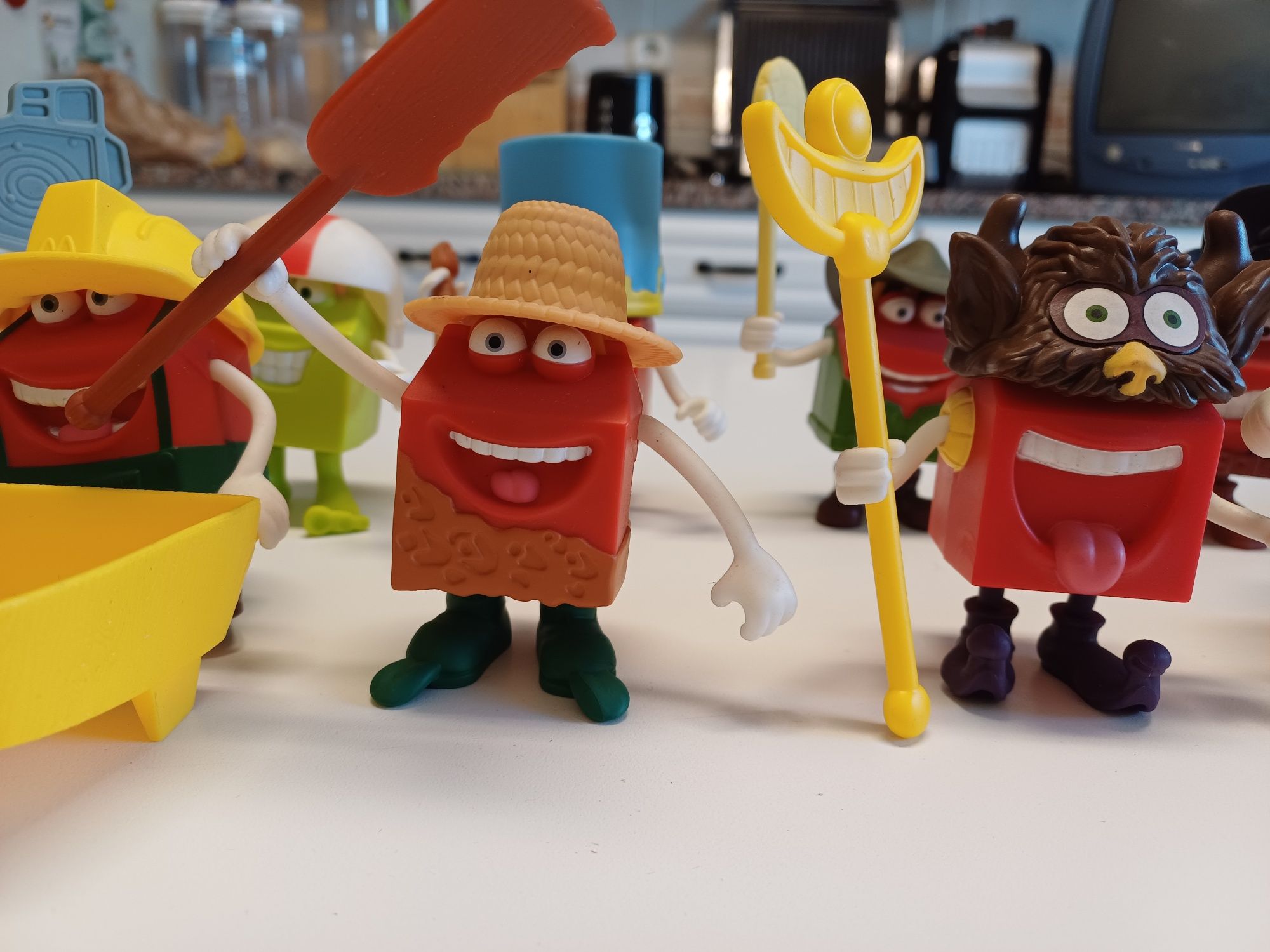 12 bonecos Happy Meal