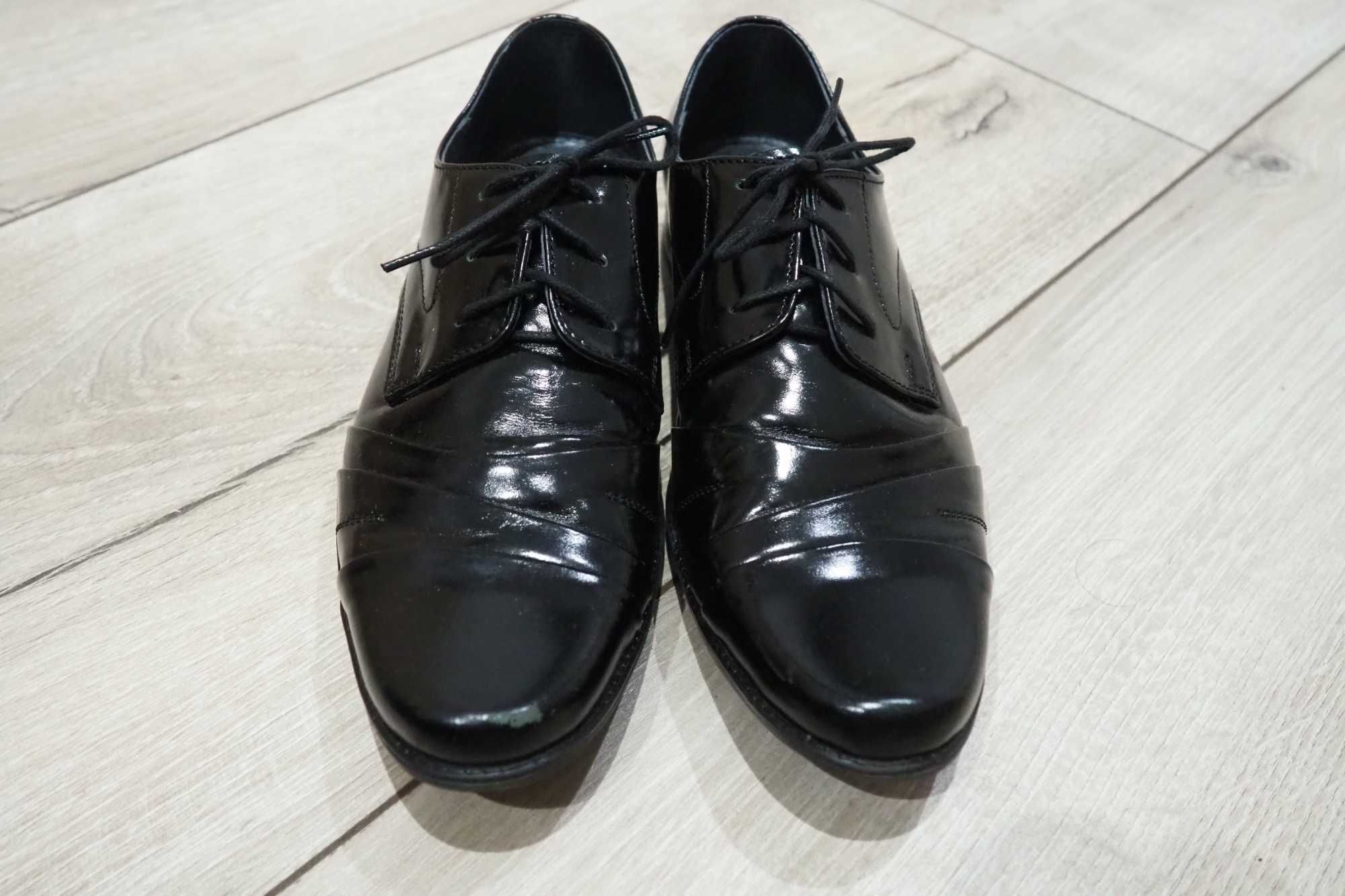 Czarne buty komunijne Zadora r.35