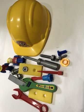Іграшковий набір ( каска+інструменти)
