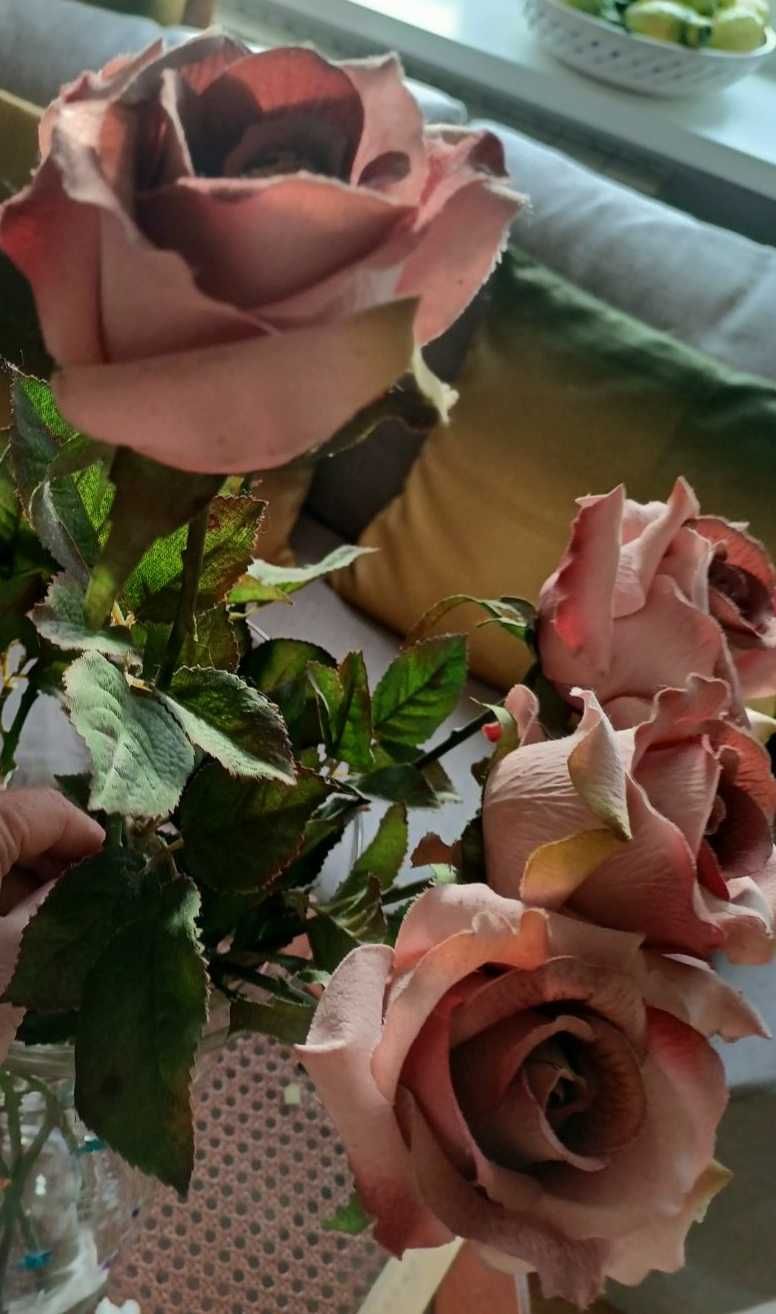 Искусственные розы/большая ваза с цветами/декор/украшение