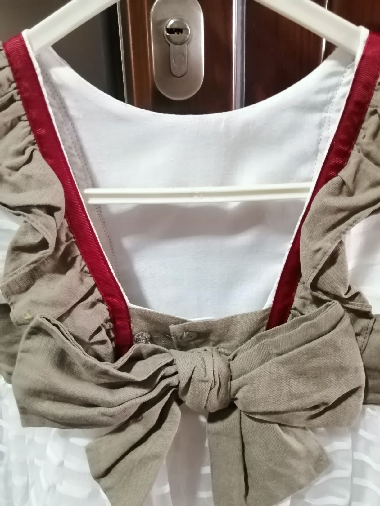 Vestido cerimónia branco/beje/bordeaux