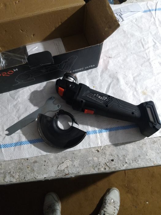 Продам акумуляторну болгарку Дніпро М