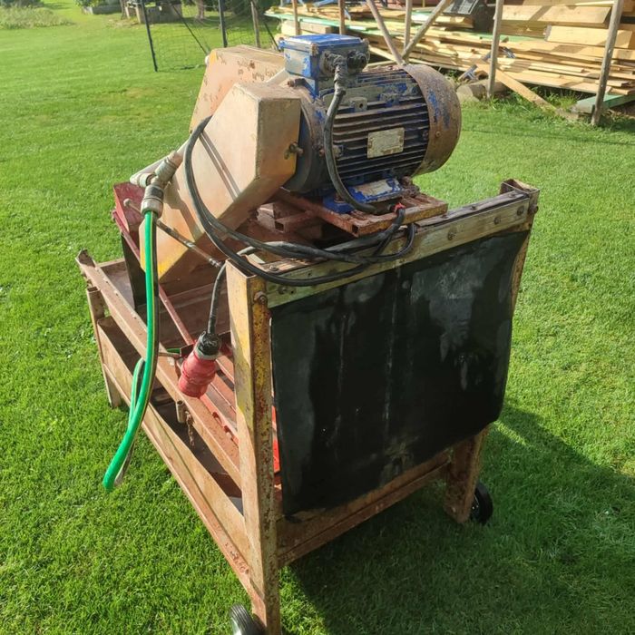 Maszyna do cięcia pustaków.