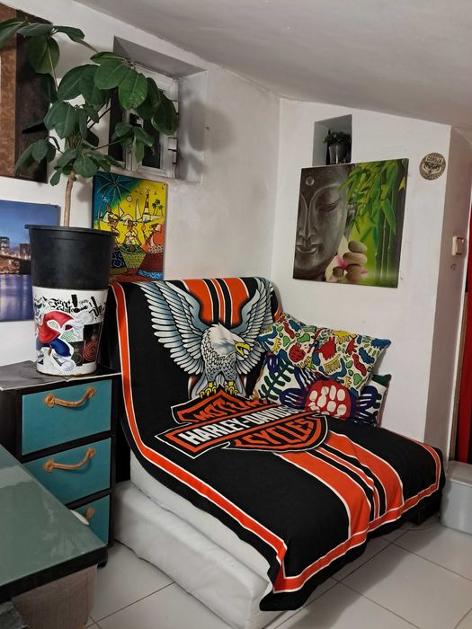 Quarto SOLTEIRO num T2 CENTRO Lisboa. Metro Chiado Ler texto.