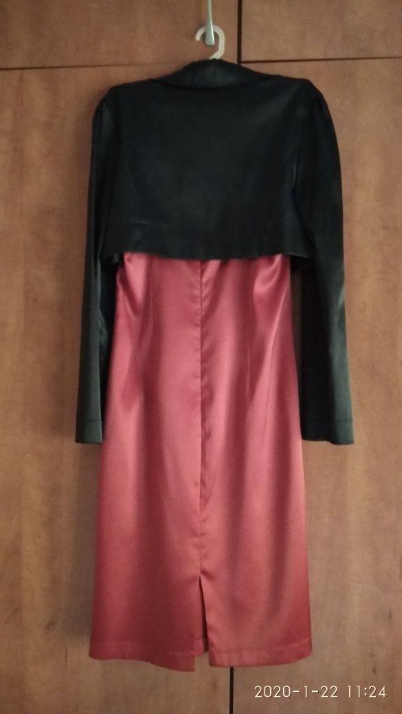 Sukienka czerwona z czarnym bolerkiem, rozmiar 38