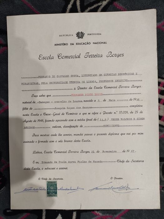Diplomas escolares antigos colecionáveis