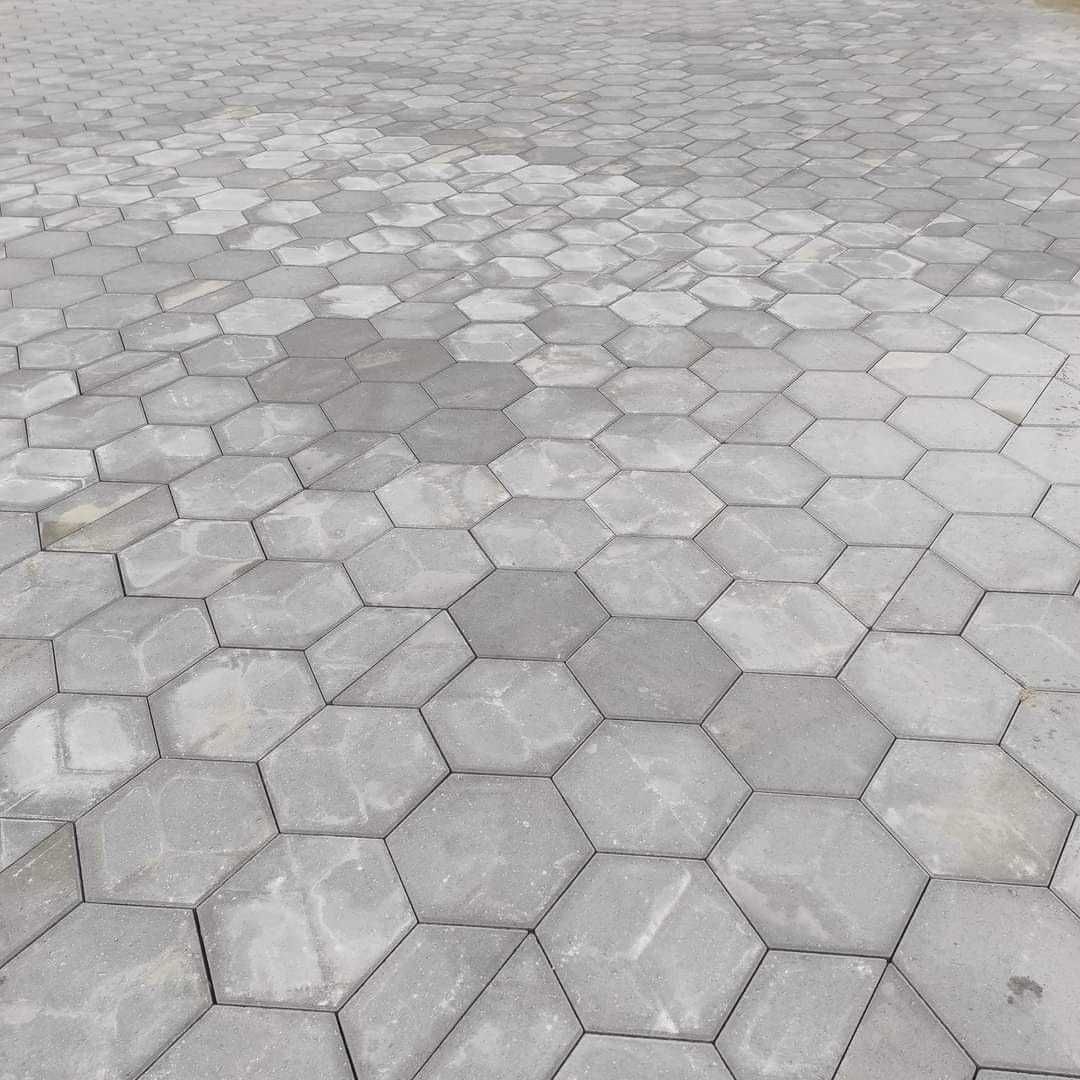 Trylinka, Hexagon, Płyta Drogowa