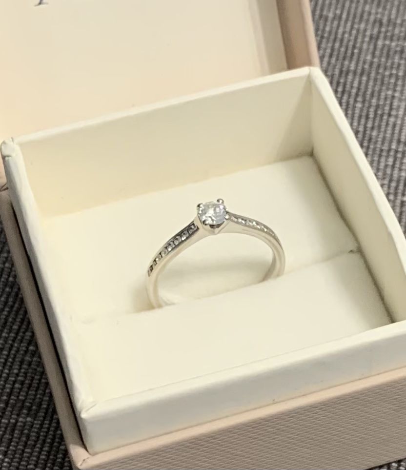 Pierścionek z diamentami 0,46 ct