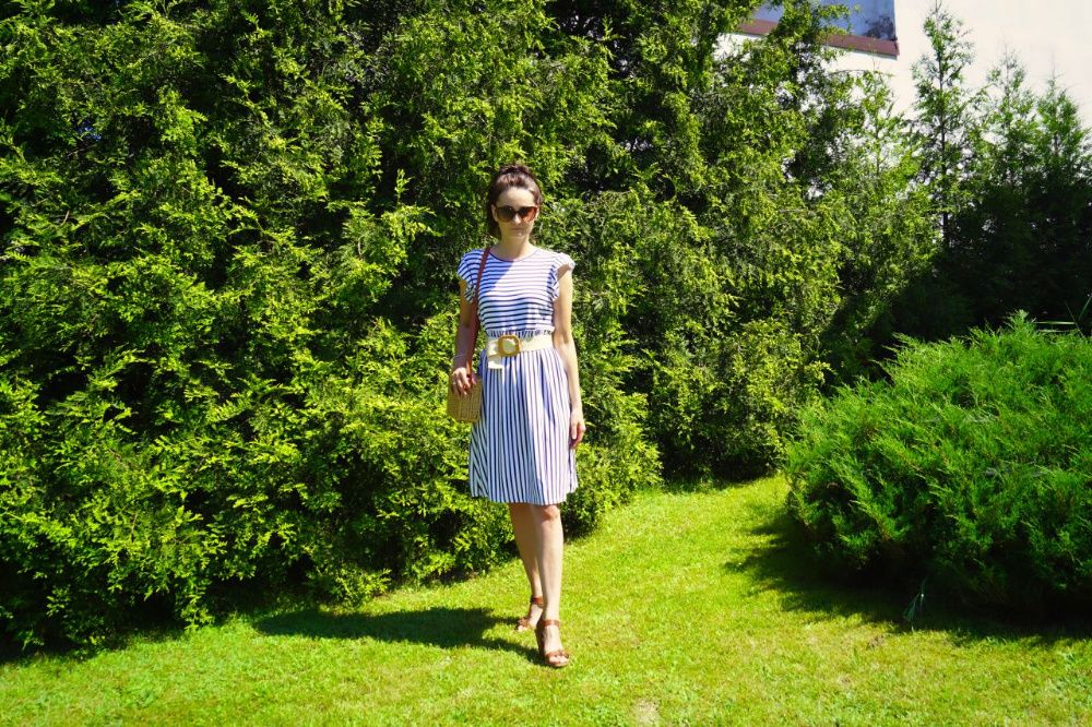 Sukienka z krótkim rękawem w paski