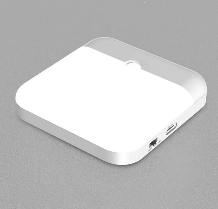 Светодиодный аккумуляторный светильник с датчиком движения.