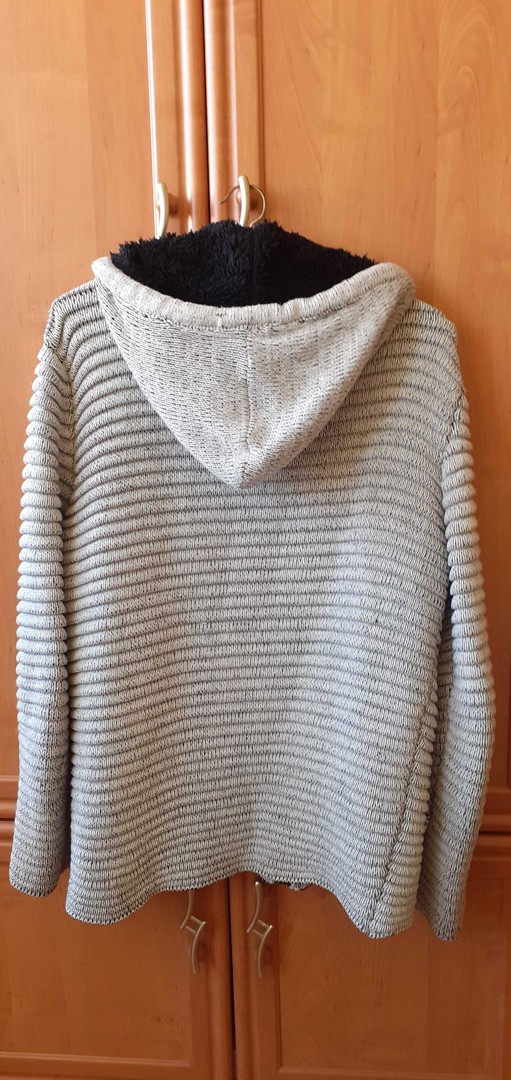Bluza z kapturem turecka.