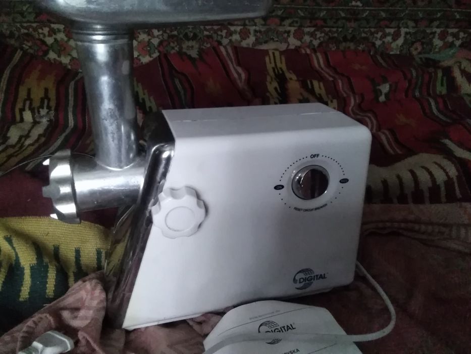 Продается электромясорубка.